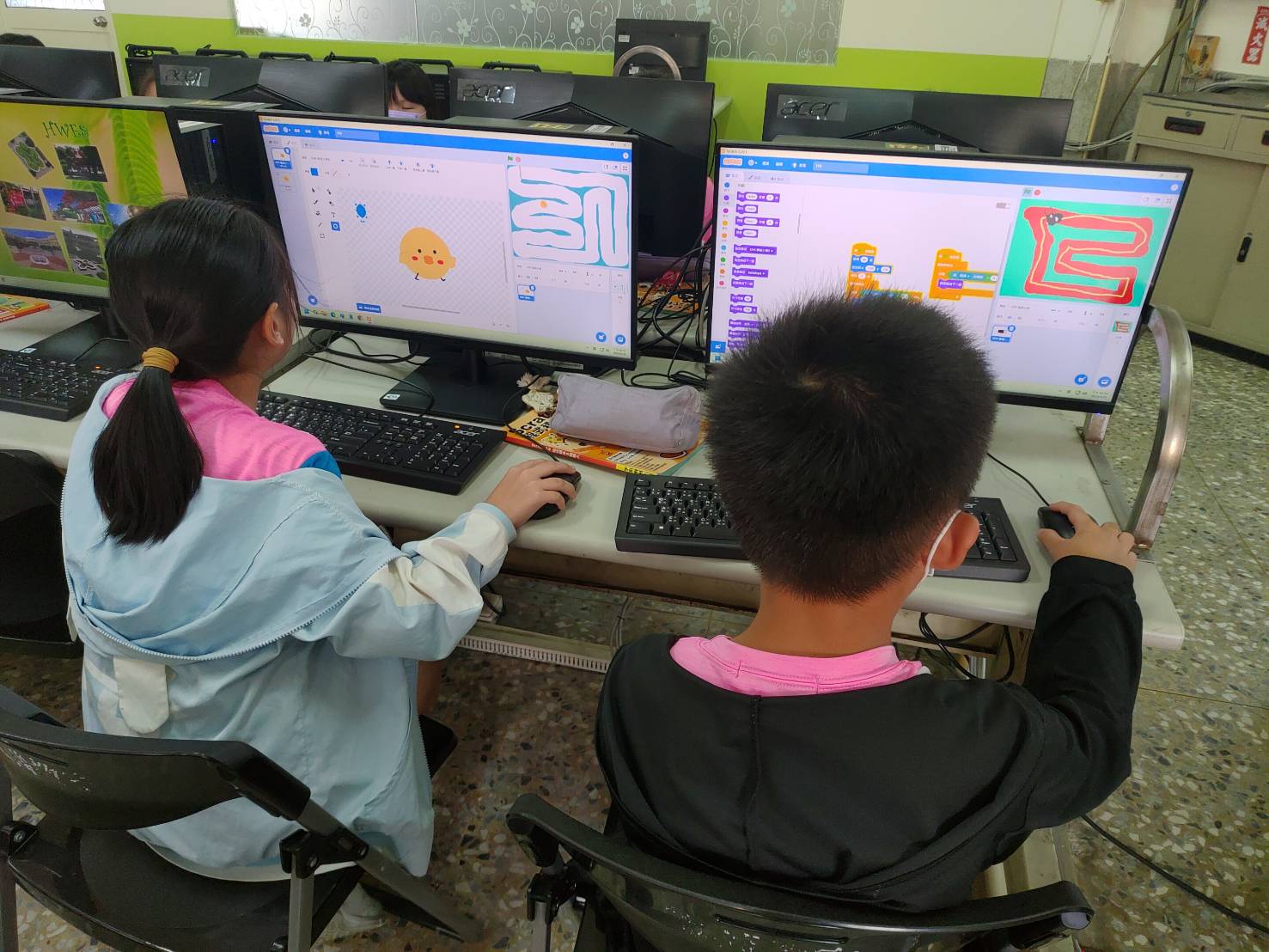 學生使用 Scratch 製作遊戲