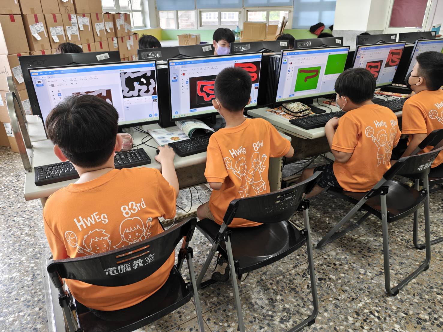 學生使用 Scratch 製作迷宮作品