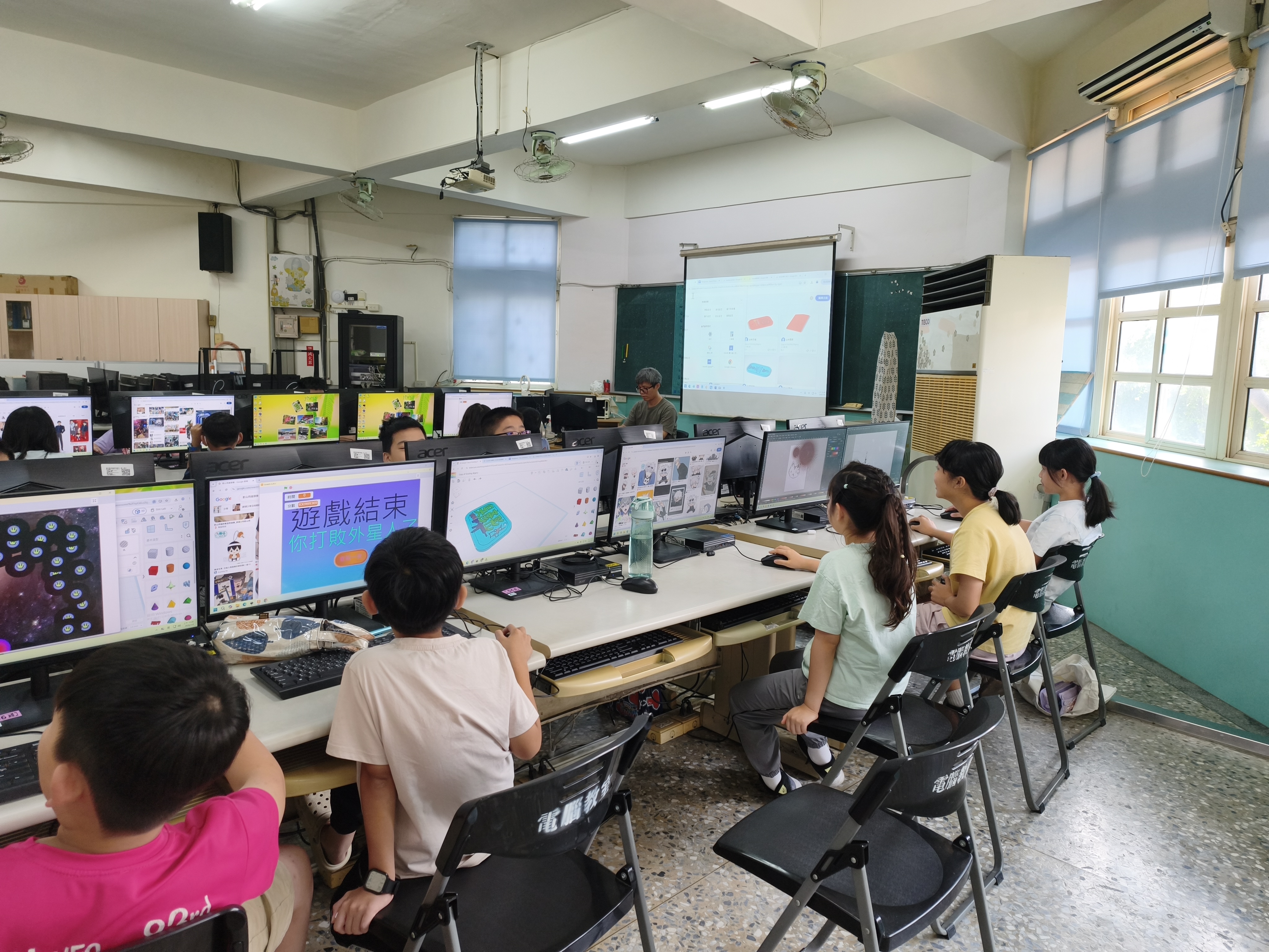 全班進行名牌建模與 SVG 匯入