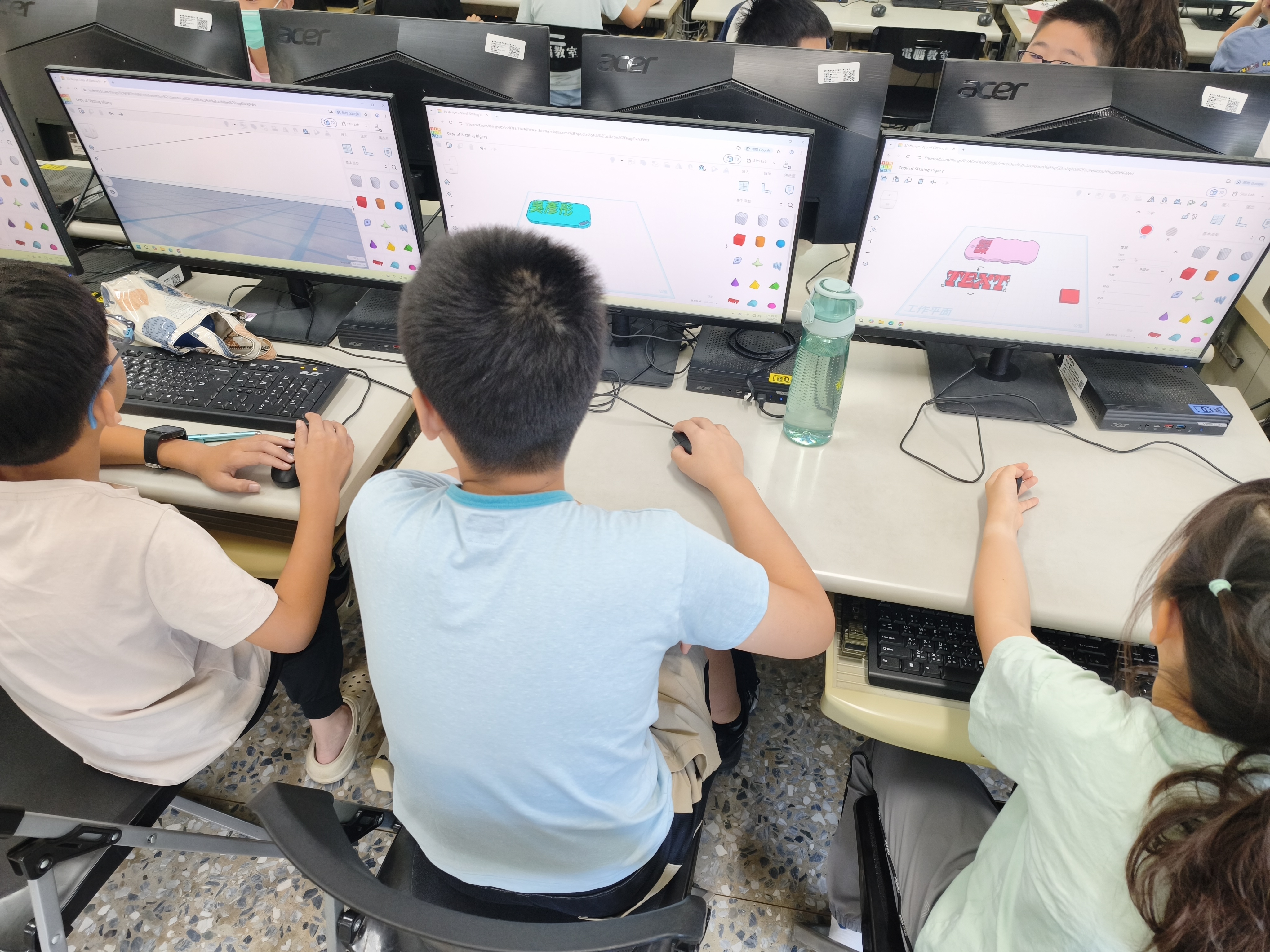 學生設計不同造型名牌