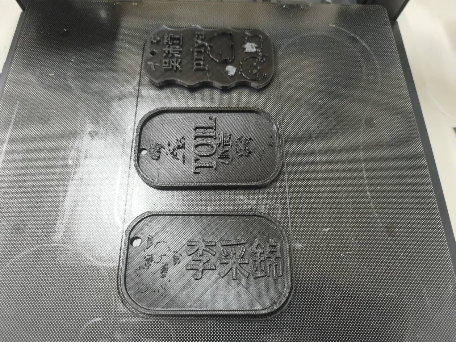 黑色 3D 列印名牌成果