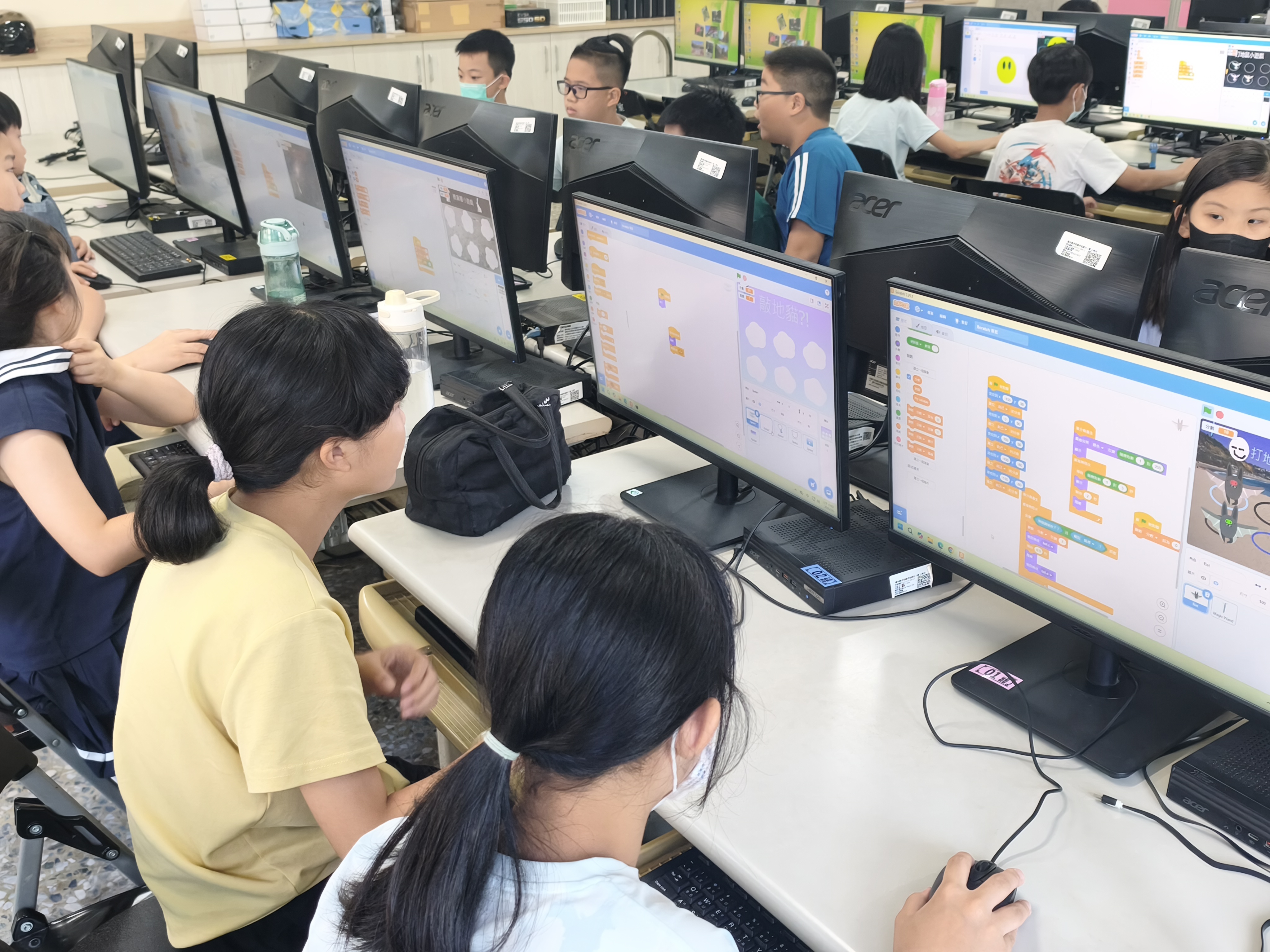 學生在 Scratch 中設計打地鼠遊戲