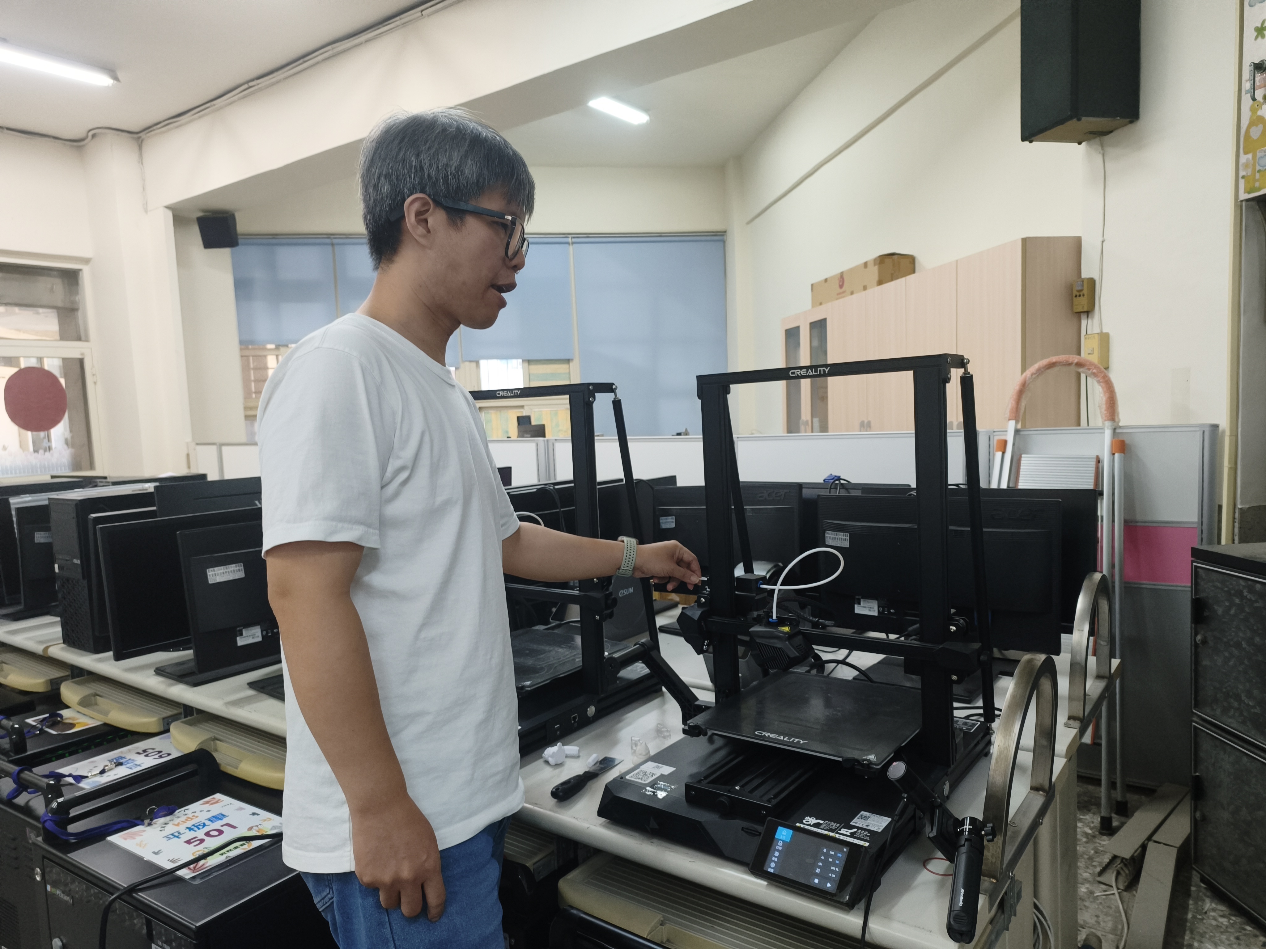 教師介紹 3D 列印機結構