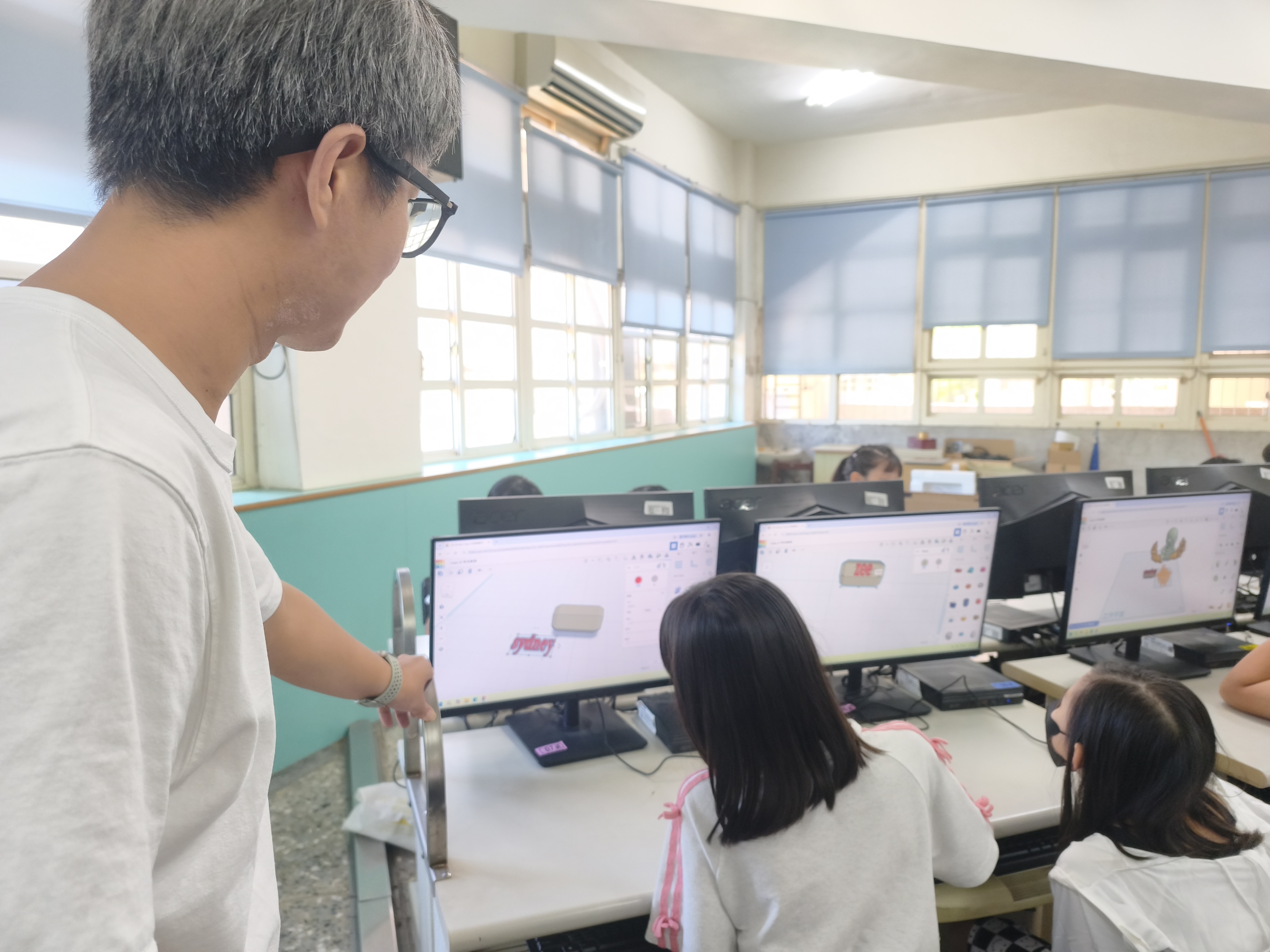 教師個別指導學生修正模型