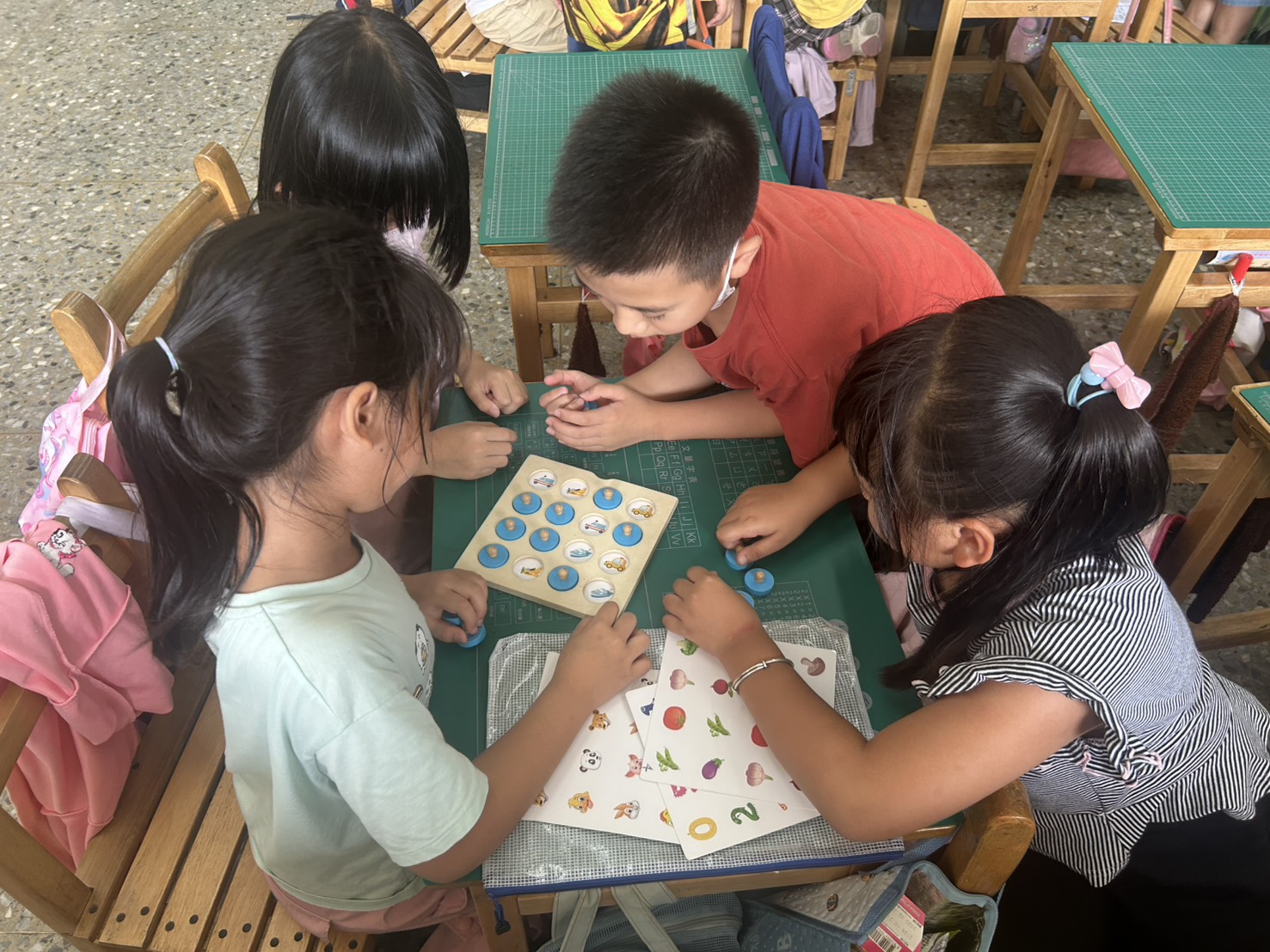 不插電課程小組配對桌遊